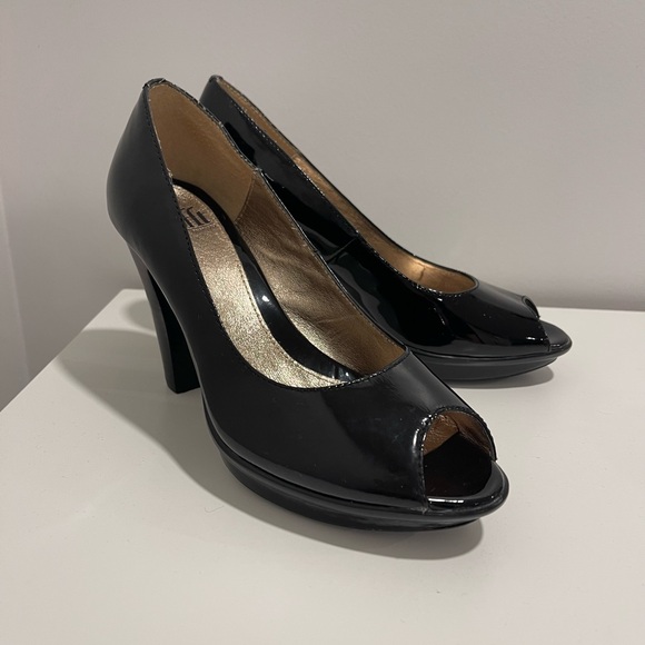 Black Patent Leather High Heels Size 7 - Picture 2 of 5
